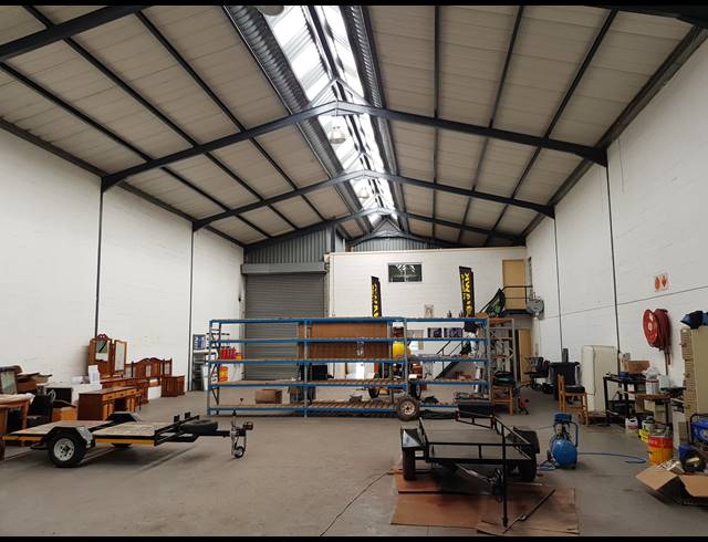 420M² FACTORY TO LET IN STIKLAND